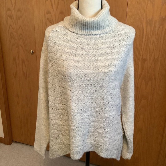 LINE the label Grey & White Turtleneck Sweater-M - Picture 1 of 4